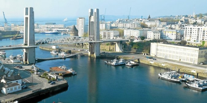 Brest (29) le pont de Recouvrance et la Penfeld
